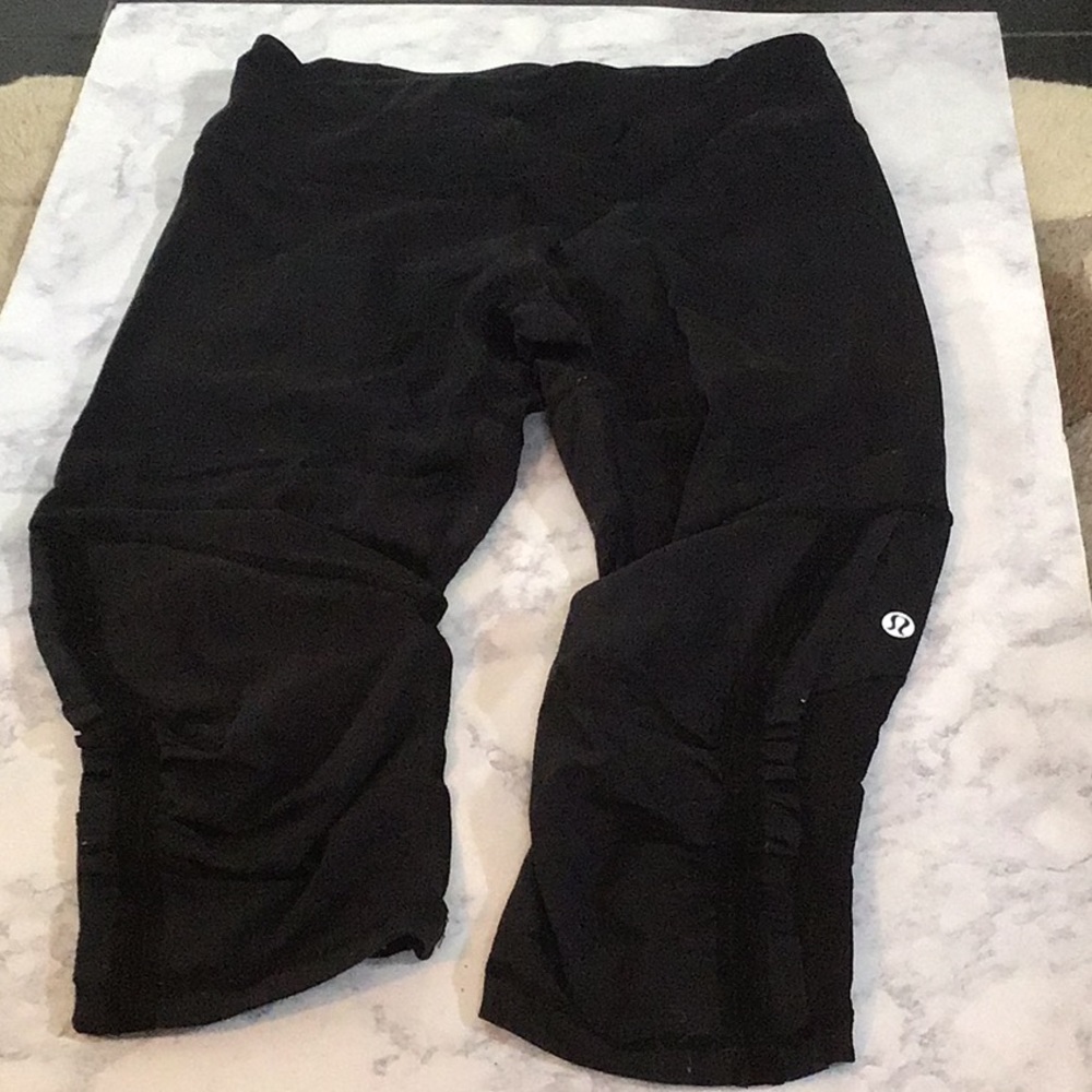 LULULEMON RUNNING CROPS LEGGINGS SIZE 8 BLACK